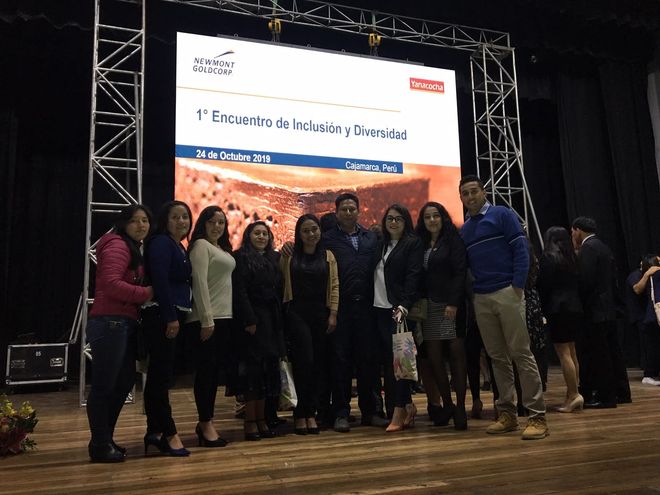 Héctor Basurto con su equipo en el Primer Encuentro de Inclusión y Diversidad de Newmont Yanacocha, Cajamarca 2019